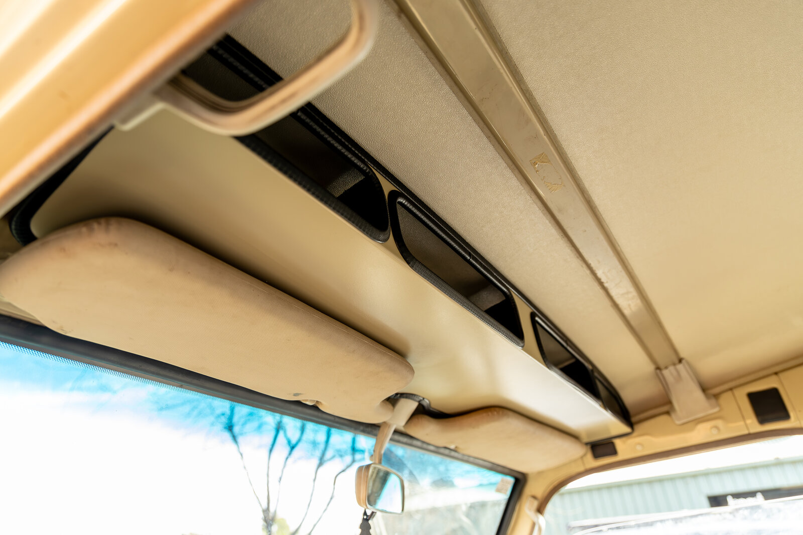 Troopy roof console — Sandy angle